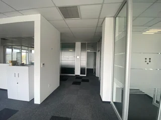350 sqm Office To Let in Bryanston