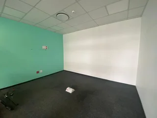 350 sqm Office To Let in Bryanston