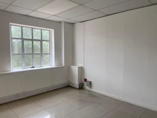 338 sqm Office To Let in Bryanston