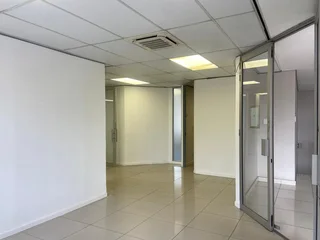 338 sqm Office To Let in Bryanston