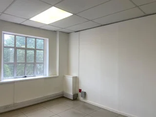 338 sqm Office To Let in Bryanston