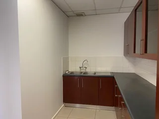 338 sqm Office To Let in Bryanston