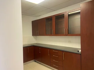 338 sqm Office To Let in Bryanston