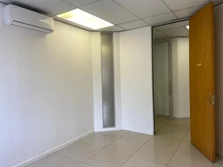 338 sqm Office To Let in Bryanston