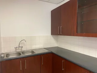 338 sqm Office To Let in Bryanston