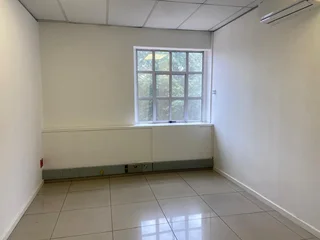 338 sqm Office To Let in Bryanston