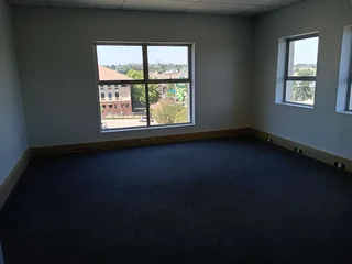562m² Office to rent Sunninghill