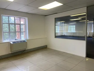 338 sqm Office To Let in Bryanston