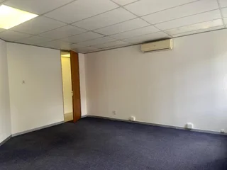 338 sqm Office To Let in Bryanston