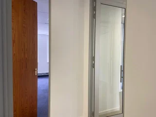 338 sqm Office To Let in Bryanston