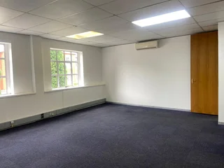 338 sqm Office To Let in Bryanston