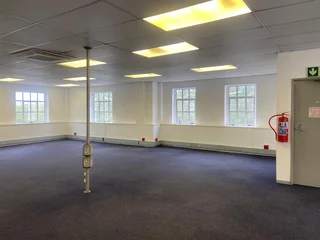 338 sqm Office To Let in Bryanston