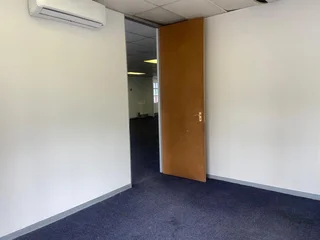 338 sqm Office To Let in Bryanston