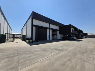 Neat Warehouse To Let in Apex, Benoni.