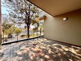 596 sqm Office to Let in Sandton