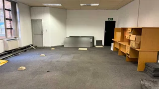 Ground Floor Office Space Available in Louwville Place – 276m²