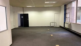 Ground Floor Office Space Available in Louwville Place – 276m²