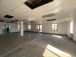 263 sqm Office To Let in Fourways