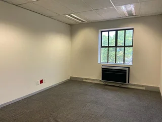 315 sqm Office To Let in Bryanston