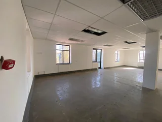 263 sqm Office To Let in Fourways