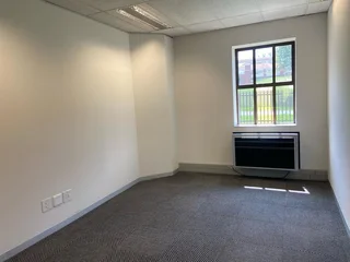 315 sqm Office To Let in Bryanston