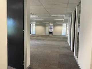 315 sqm Office To Let in Bryanston