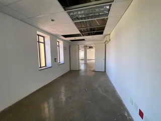263 sqm Office To Let in Fourways