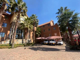 353 sqm Office To Let in Fourways