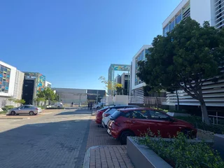 733 sqm Office To Let in Bryanston