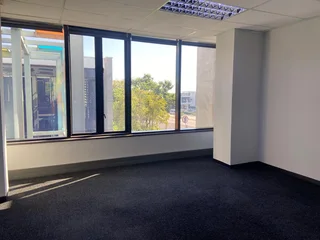 733 sqm Office To Let in Bryanston