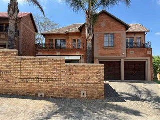 ?? Stylish Duplex Cluster in Secure, High-Demand Complex