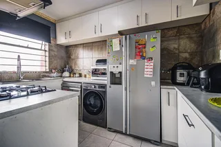 Stunning 2nd Floor Modern Unit for Sale!