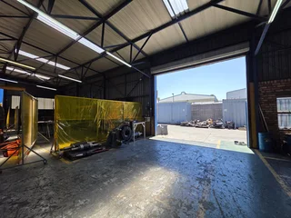 Fantastic free standing property FOR SALE in Hughes, Jet Park.