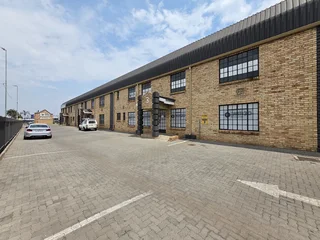 Prime warehouse situated in a secure industrial park on Kelly Road in Jet Park.