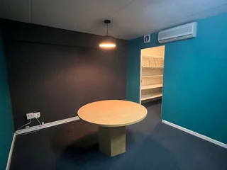 480m2 two storey office unit to let in Woodbridge Business Park