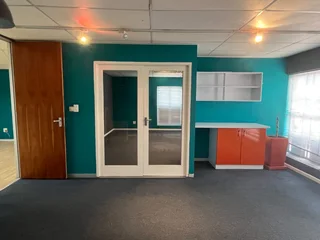 480m2 two storey office unit to let in Woodbridge Business Park