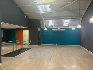 480m2 two storey office unit to let in Woodbridge Business Park