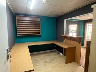 480m2 two storey office unit to let in Woodbridge Business Park