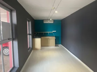 480m2 two storey office unit to let in Woodbridge Business Park