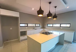 LIVING IN LUXURY - EXECUTIVE HOME IN SECURE ESTATE