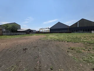 Yard available To Let in Elandsfontein!