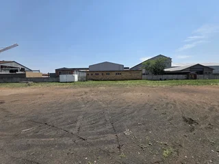 Yard available To Let in Elandsfontein!