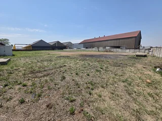 Yard available To Let in Elandsfontein!