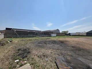 Yard available To Let in Elandsfontein!