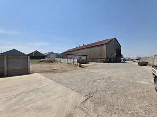 Yard available To Let in Elandsfontein!