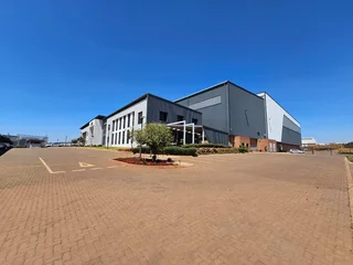 Warehouse available To Let in Twenty One Industrial Estate, Clayville.