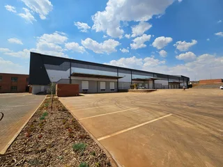 Warehouse available To Let in Clayville, Midrand
