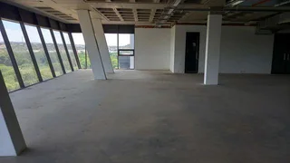 951 Square Meter third Floor White Box Office to let