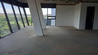 951 Square Meter third Floor White Box Office to let