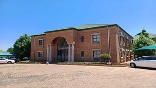 Cambridge Office Park, 175 Square meter first floor office to let